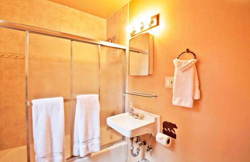 Sunnyside House | TAHOE PARK COTTAGE * WALK TO LAKE