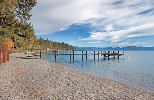 Sunnyside House | TAHOE PARK COTTAGE * WALK TO LAKE