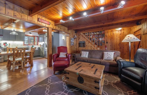 Tahoe City House | Tahoe Timber Retreat - Rustic Charm & great location