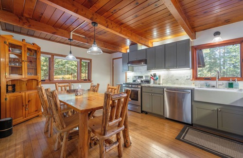 Tahoe City House | Tahoe Timber Retreat - Rustic Charm & great location