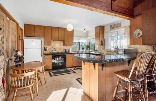Tahoe Village House | ❤Tahoe Vacation Stay w/Lake Views/Next to Casinos❤