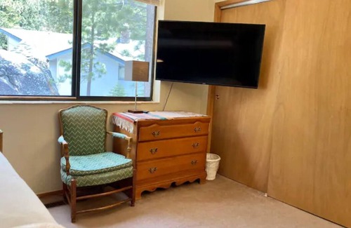 Tahoe Village House | ❤Tahoe Vacation Stay w/Lake Views/Next to Casinos❤