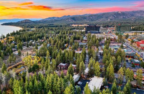 South Lake Tahoe Villa | Tahoe Woods 603 at Stateline - Shuffle board Pet Friendly AC
