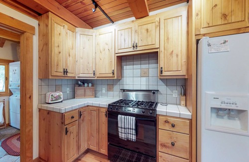 Tahoma House | Tahoma hideaway near lake, trails & mountain vibes