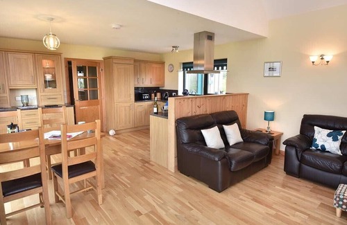 Knockaird Cottage | TAIGH EILIDH, romantic, with open fire in Port Of Ness