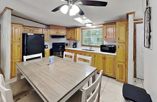 Put-in-Bay House | Take a Break & Visit Put-in-Bay! 3 BR 2 BA Villa - Island Club - 8 ppl -IC102