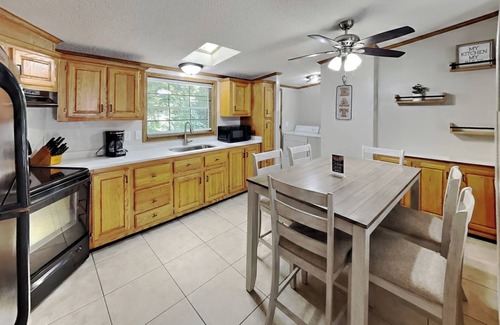Put-in-Bay House | Take a Break & Visit Put-in-Bay! 3 BR 2 BA Villa - Island Club - 8 ppl -IC102
