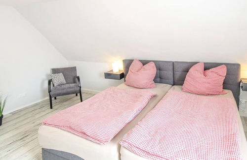 Ipsheim Apartment | Take a relaxing break in the charming farmhouse in the Middle Franconian wine country.
