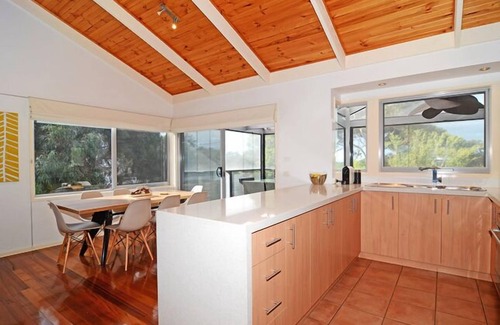 Anglesea House | Take a Spring Break - dog friendly and private outdoor spa