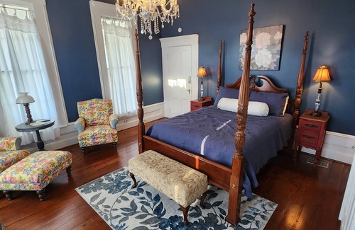Jacksonville Bed & Breakfast | Take a trip back in time and stay at the Larissa House Inn!