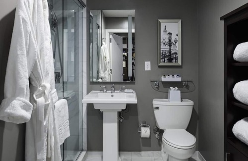 Capitol Hill House | Take An Amazing Vacation! 2 Comfortable Units, Close to Washington Monument!