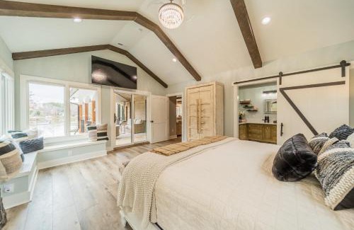 Denver House | Take it to the Bank by AvantStay New Pool Hot Tub Sleeps 16