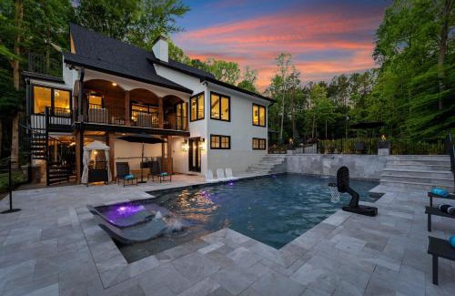 Denver House | Take it to the Bank by AvantStay New Pool Hot Tub Sleeps 16