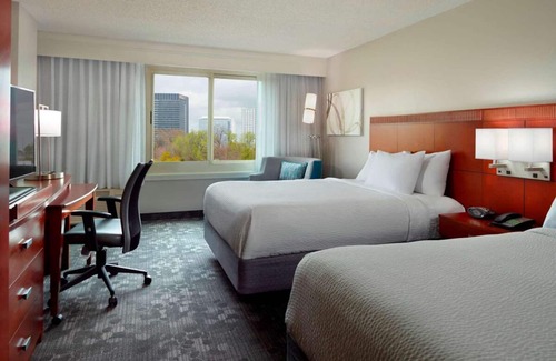 Home Park Hotel | Take Some Time of in Piedmont Park! Swimming Pool, Pets Allowed, Parking!