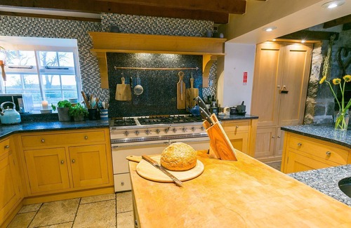 Bangor Cottage | Tal y Bont Farm - a remote that sleeps 30 guests in 14 bedrooms