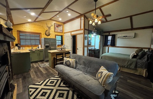 Broken Bow Cottage | Tale of the trout cabin located 1 mile from the trout stream and Lake