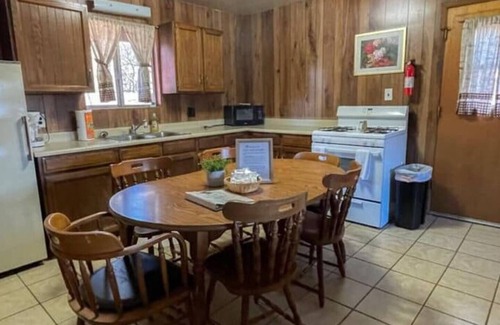 Pinetop-Lakeside Cabin | Tamarack Cabin at Lazy Oaks Resort