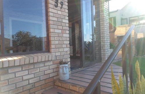 Wavecrest Apartment | Tamarisk Square 39