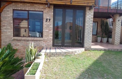 Wavecrest Apartment | Tamarisk Square 39