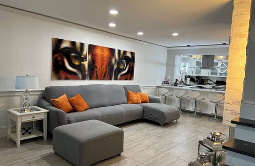 Country Place House | Tampa Retreat Home with Private Pool-Pet friendly- Near Everything. EV charger
