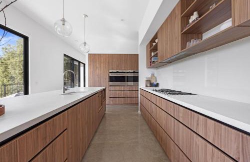 Merrijig House | Tanderra 180 - Meaning "Resting Place" - Sleeps 12