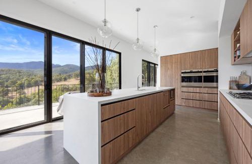 Merrijig House | Tanderra 180 - Meaning "Resting Place" - Sleeps 12