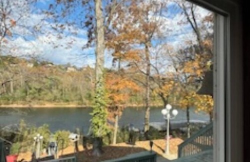 Branson House | TaneyComo Lakehouse