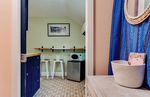 Whiteaker House | Tangerine Eugene Guesthouse - central Eugene, Pet yes, bikes, near UO & downtown