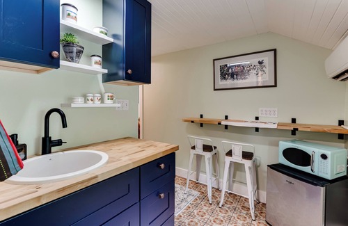 Whiteaker House | Tangerine Eugene Guesthouse - central Eugene, Pet yes, bikes, near UO & downtown