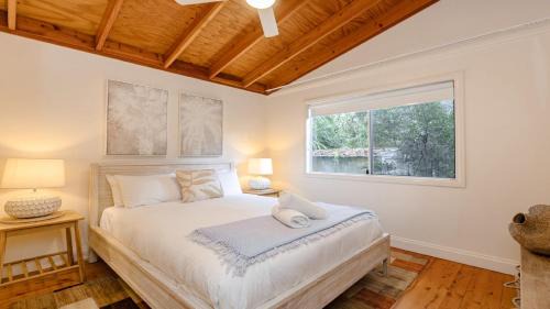 Pearl Beach House | Tanglewood Pearl Beach- firepit, pet friendly, stroll to beach