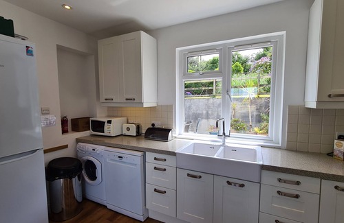 St. Just in Roseland Cottage | Tantallon - a holiday home that sleeps 9 guests in 5 bedrooms