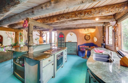 Arroyo Hondo House | Taos Dome Home w/ Hot Tub, Fireplace + Mntn Views!