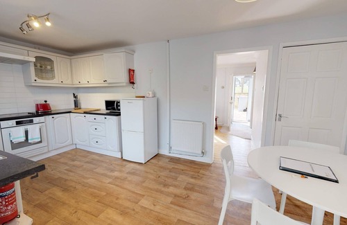 Witney House | Taphouse Avenue | Witney Holiday Let | 2 Beds & Sleeps 4