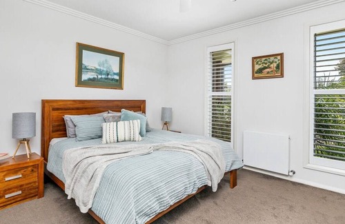 Yarrawonga House | Tara's Place Lake Views