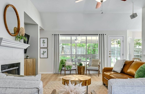 Wells Branch House | 'Tara Sue'- Pet-Friendly 3BR Home! Game Room | Desk Space | Smokeless Fire Pit!