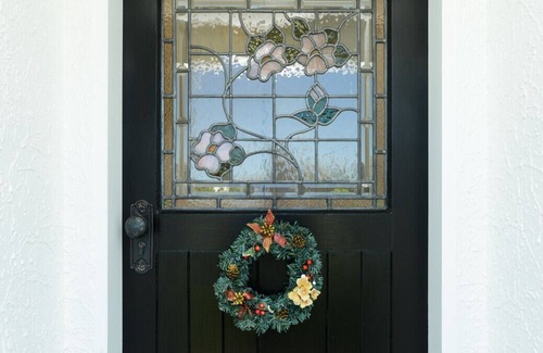 Westshore Cottage | Tareha Tides - Westshore Holiday Home
