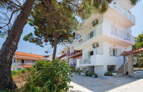 Alikanas Apartment | Tassos & Marios Apartments II