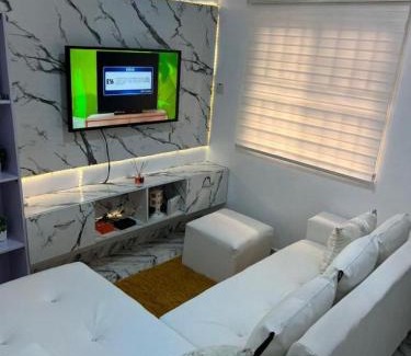 Ikeja Apartment | Tasteful 1bed luxury Apartment, Adeniyi Jones ,3Min to the Airport ,24hours Power