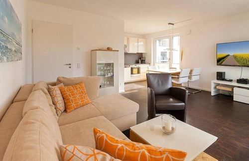 Binz Apartment | Tasteful Baltic Sea apartment close to the beach with large balcony & whirlpool bath