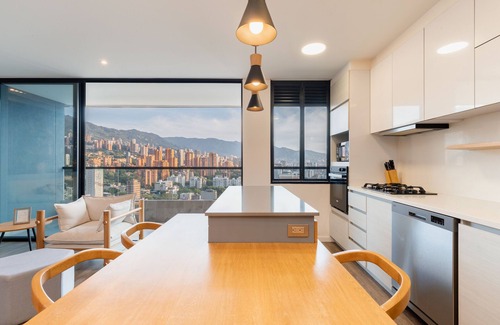 Castropol Apartment | Tasteful flat with amazing view in El Poblado wtih pool and gym