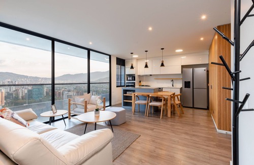 Castropol Apartment | Tasteful flat with amazing view in El Poblado wtih pool and gym