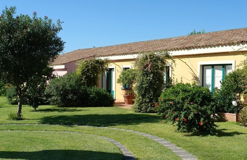 Archi House | Tasteful house with private terrace enclosed by a scented garden with sea view