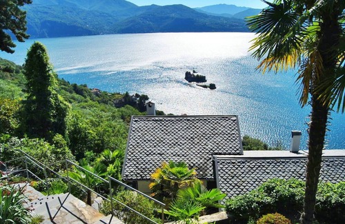 Trarego Viggiona House | tasteful small house with beautiful view on the lake