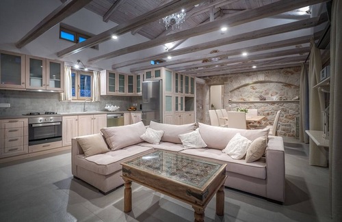 Korithi Villa | Tastefully Designed Villa-Private Pool with Hydro-Massage, Indoor Hammam & Direct Access to the Sea