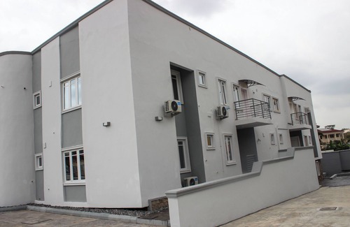 Ibadan House | Tastefully furnished home in quiet, secure and accessible community in Bodija A2