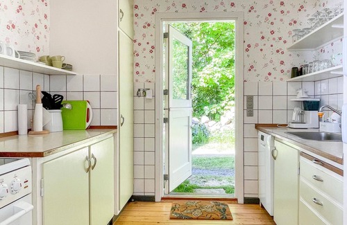 Vang House | Tastefully furnished vacation home on a natural plot above the idyllic village of Vang, with impress