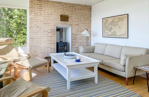 Vang House | Tastefully furnished vacation home on a natural plot above the idyllic village of Vang, with impress