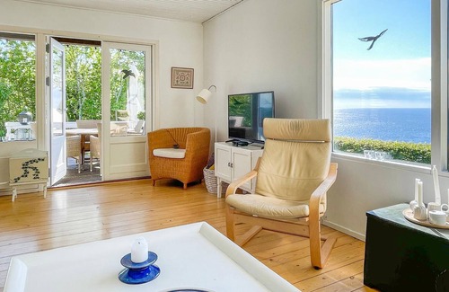 Vang House | Tastefully furnished vacation home on a natural plot above the idyllic village of Vang, with impress