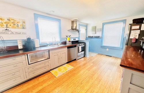 Cape Charles Cottage | Tastefully Renovated Cottage 2.5 Blocks to the Beach
