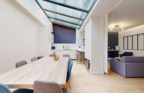 Quartier Saint-Ambroise Apartment | TBS 151- Lovely suite near Place de la République